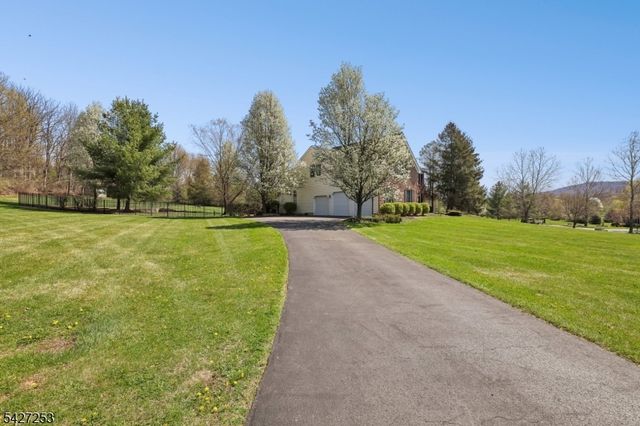5 Hidden Valley Way, Franklin Twp., NJ 08802