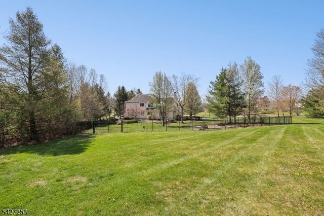 5 Hidden Valley Way, Franklin Twp., NJ 08802