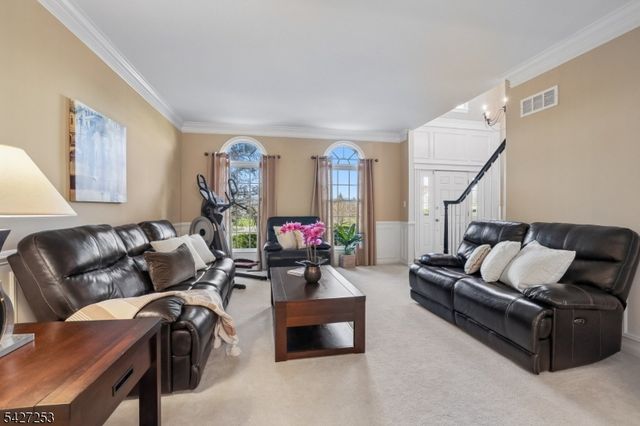 5 Hidden Valley Way, Franklin Twp., NJ 08802
