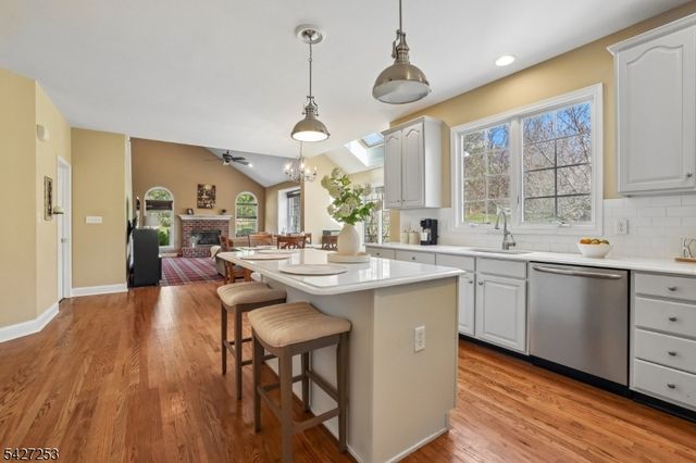 5 Hidden Valley Way, Franklin Twp., NJ 08802
