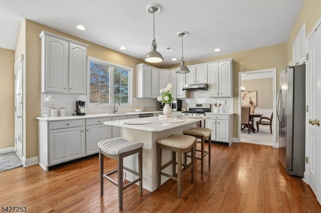 5 Hidden Valley Way, Franklin Twp., NJ 08802