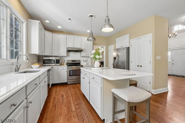 5 Hidden Valley Way, Franklin Twp., NJ 08802