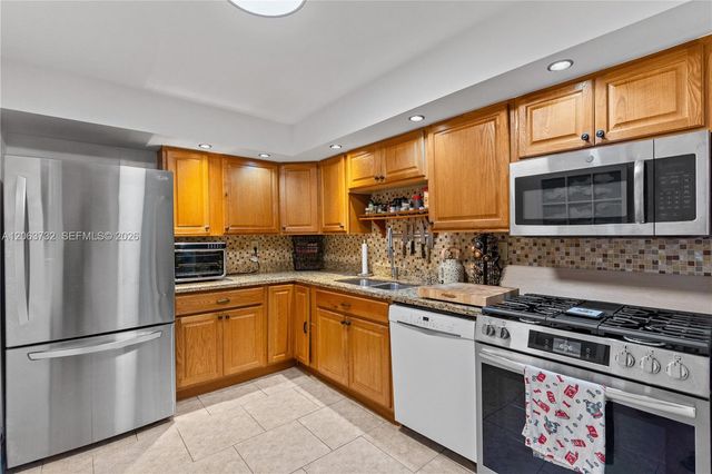 3140 S Ocean Drive 911, Hallandale Beach, FL 33009