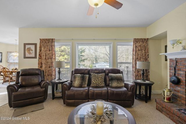 12 Patriot Circle, Clifton Park, NY 12065