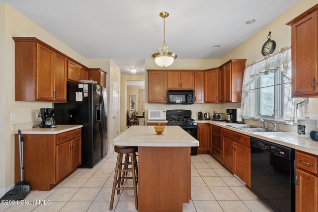 12 Patriot Circle, Clifton Park, NY 12065