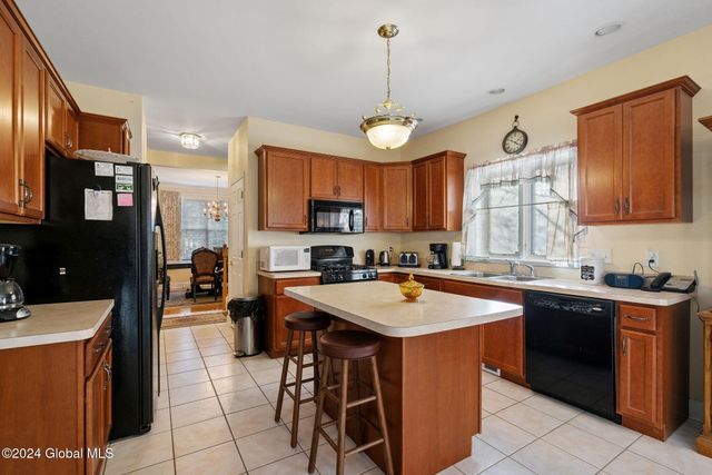 12 Patriot Circle, Clifton Park, NY 12065