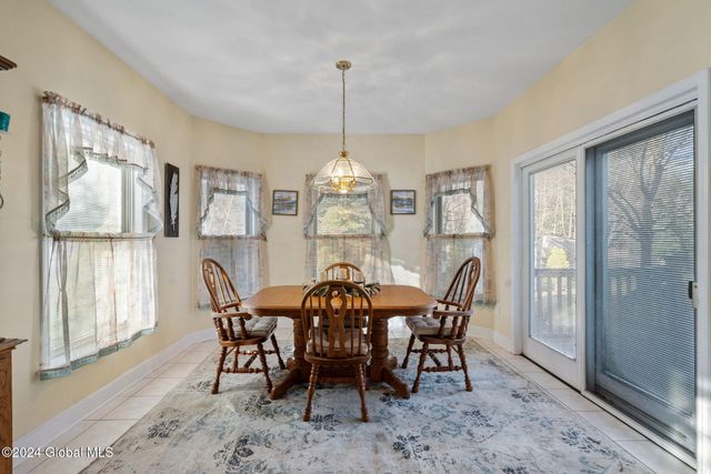 12 Patriot Circle, Clifton Park, NY 12065