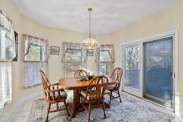 12 Patriot Circle, Clifton Park, NY 12065