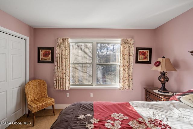 12 Patriot Circle, Clifton Park, NY 12065
