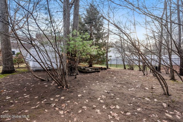 12 Patriot Circle, Clifton Park, NY 12065