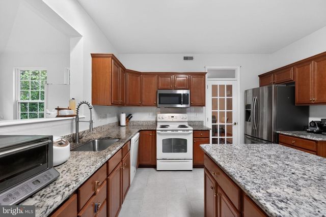 31 LONGFELLOW LN, Hainesport, NJ 08036