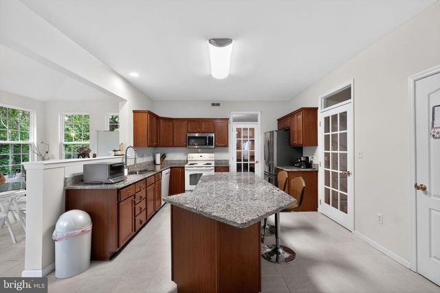 31 LONGFELLOW LN, Hainesport, NJ 08036