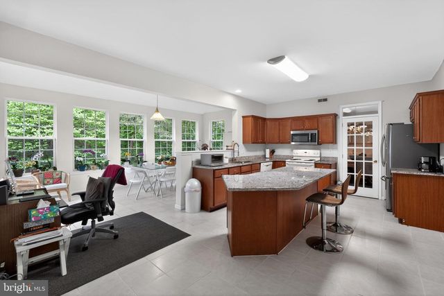 31 LONGFELLOW LN, Hainesport, NJ 08036