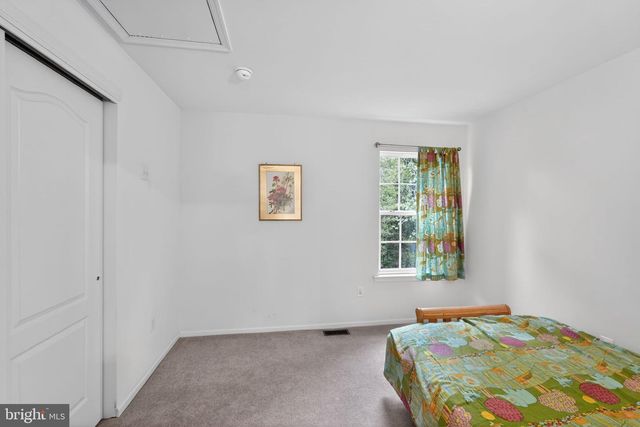 31 LONGFELLOW LN, Hainesport, NJ 08036