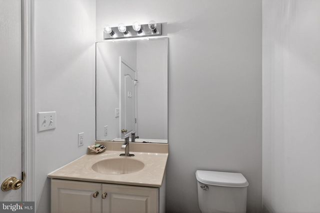31 LONGFELLOW LN, Hainesport, NJ 08036