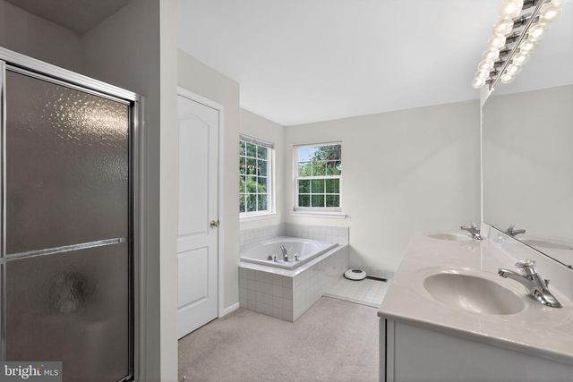 31 LONGFELLOW LN, Hainesport, NJ 08036