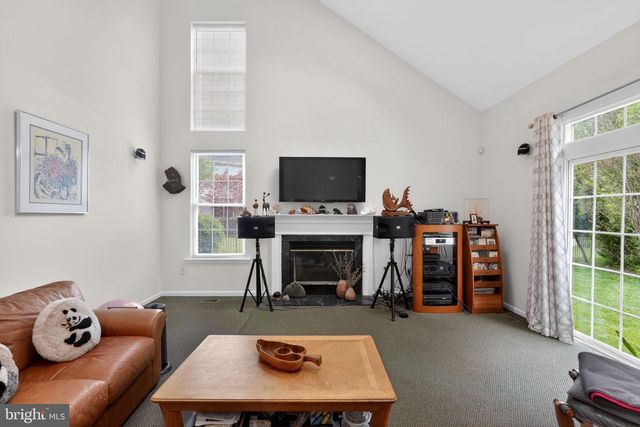 31 LONGFELLOW LN, Hainesport, NJ 08036