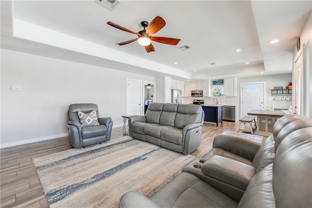 404 Chloes Way, Port Aransas, TX 78373
