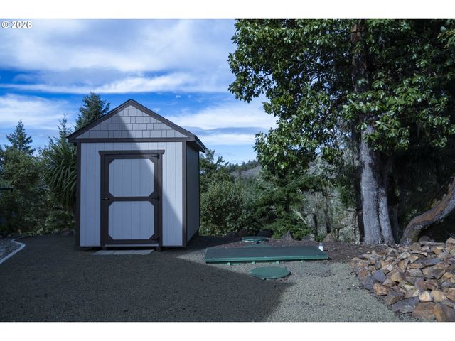1252 SOUTHRIDGE Way, Roseburg, OR 97470