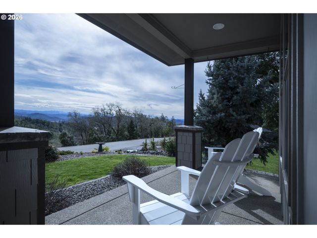 1252 SOUTHRIDGE Way, Roseburg, OR 97470