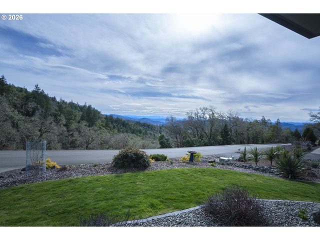 1252 SOUTHRIDGE Way, Roseburg, OR 97470