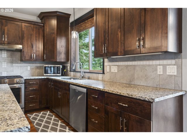 1252 SOUTHRIDGE Way, Roseburg, OR 97470