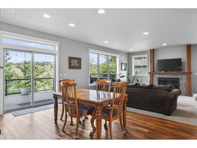 1252 SOUTHRIDGE Way, Roseburg, OR 97470