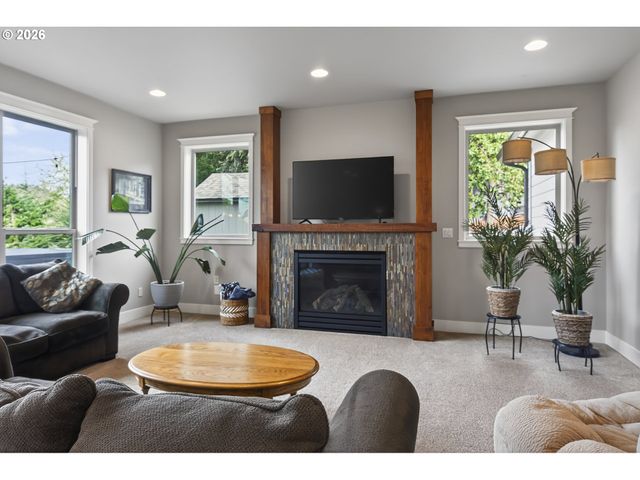 1252 SOUTHRIDGE Way, Roseburg, OR 97470