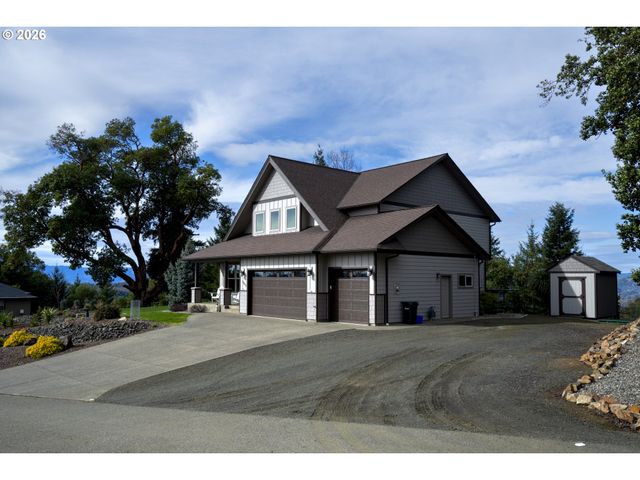 1252 SOUTHRIDGE Way, Roseburg, OR 97470