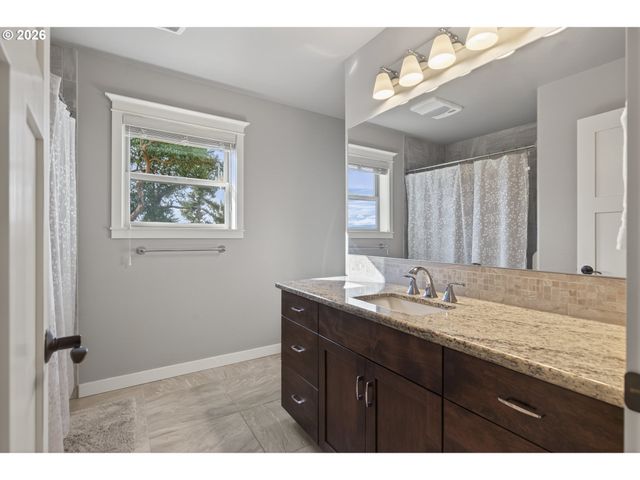 1252 SOUTHRIDGE Way, Roseburg, OR 97470