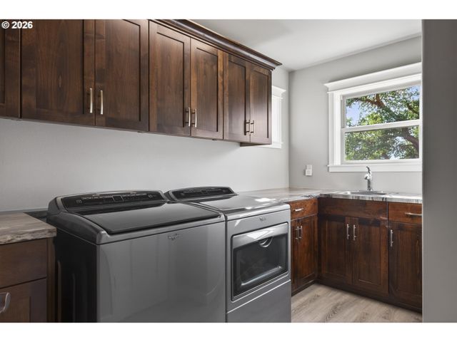 1252 SOUTHRIDGE Way, Roseburg, OR 97470