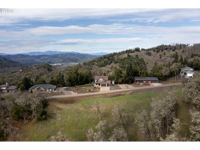 1252 SOUTHRIDGE Way, Roseburg, OR 97470