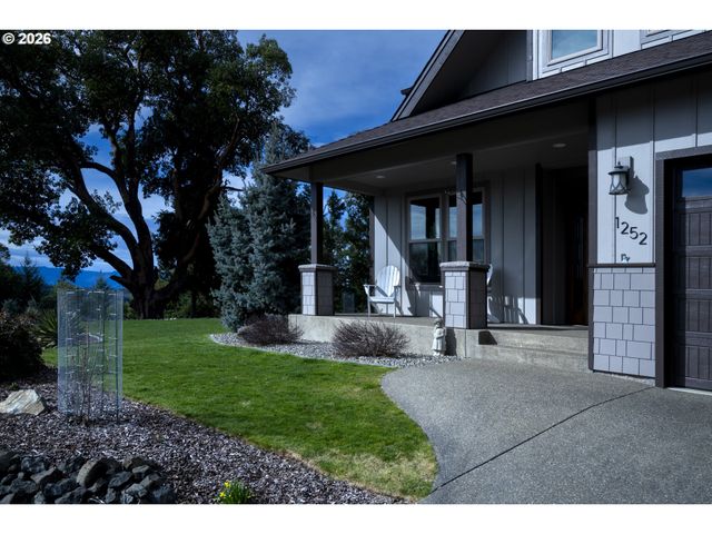 1252 SOUTHRIDGE Way, Roseburg, OR 97470