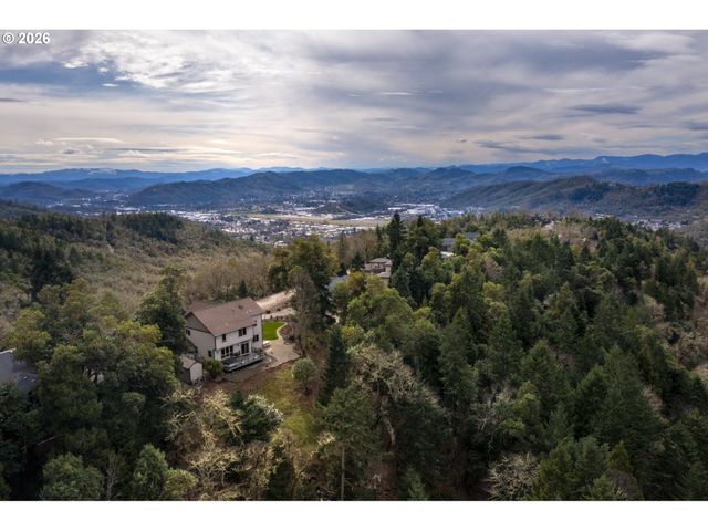 1252 SOUTHRIDGE Way, Roseburg, OR 97470