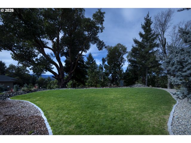 1252 SOUTHRIDGE Way, Roseburg, OR 97470