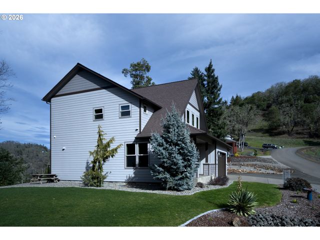 1252 SOUTHRIDGE Way, Roseburg, OR 97470