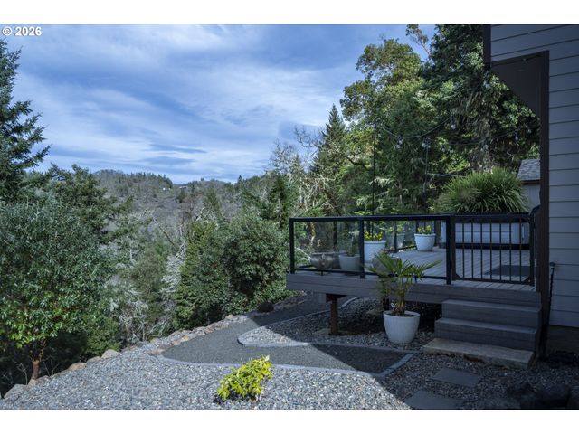 1252 SOUTHRIDGE Way, Roseburg, OR 97470