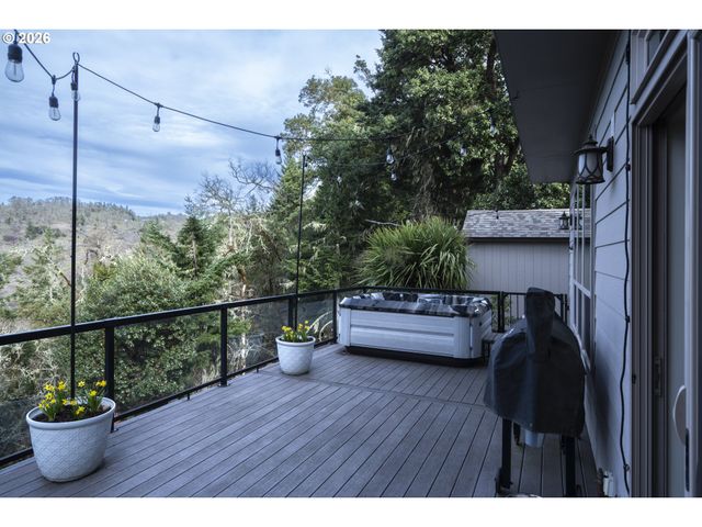 1252 SOUTHRIDGE Way, Roseburg, OR 97470