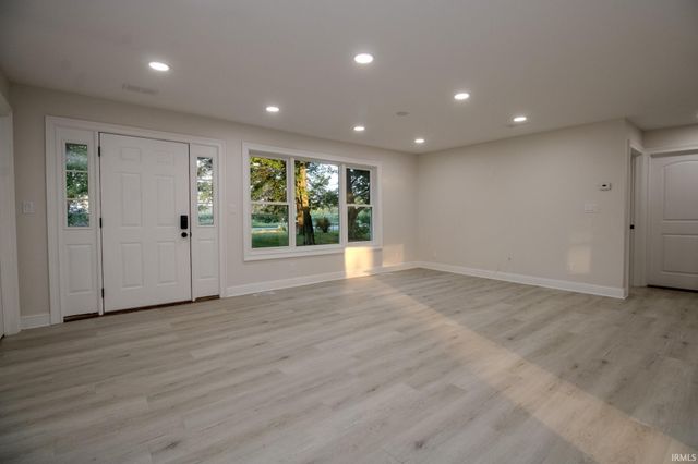 1615 N 300 E, Knox, IN 46534