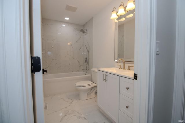 1615 N 300 E, Knox, IN 46534