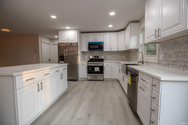 1615 N 300 E, Knox, IN 46534