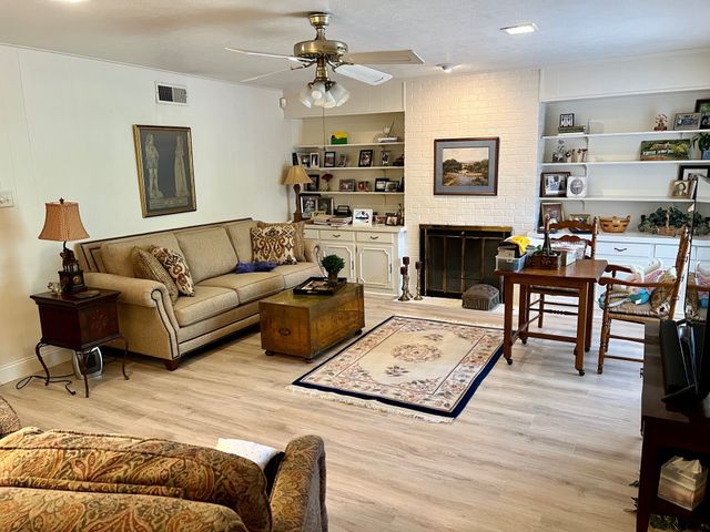 9139 Villa Park Circle, Dallas, TX 75225