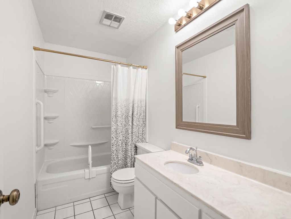 Image 14 of property listing at 355 W Sierra Avenue # 110, Fresno, CA 93704