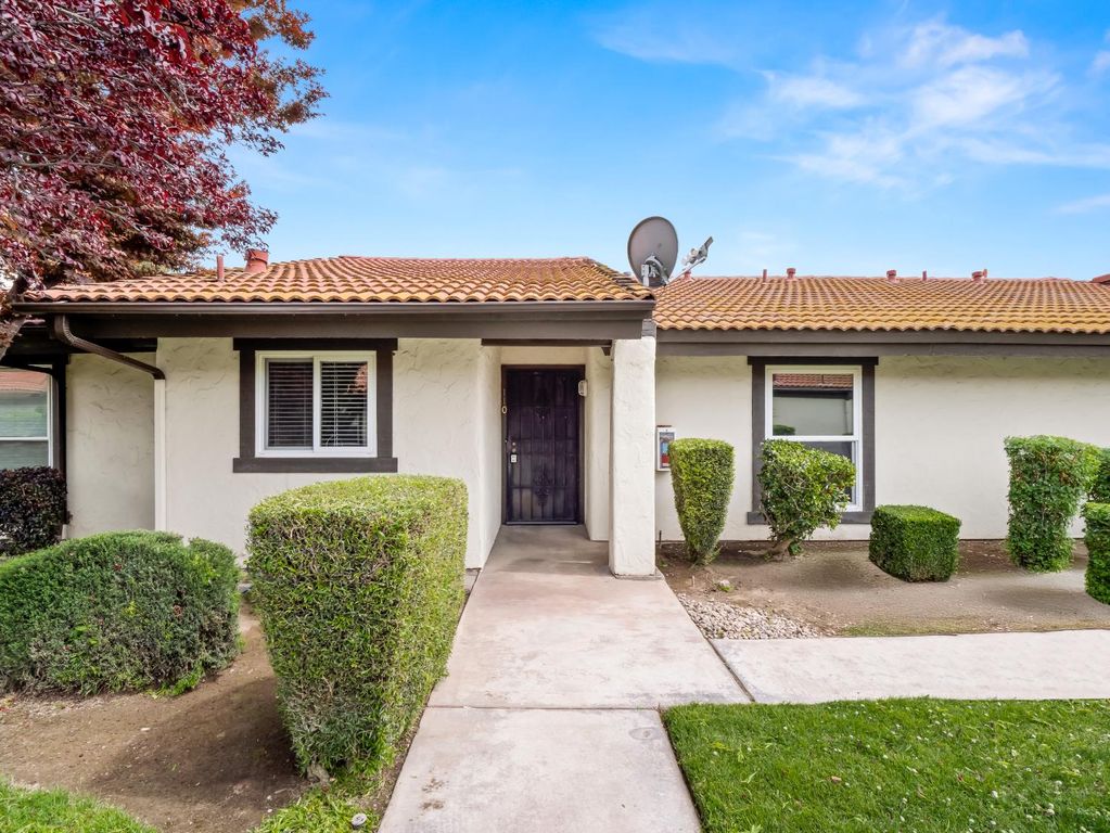 Image 2 of property listing at 355 W Sierra Avenue # 110, Fresno, CA 93704