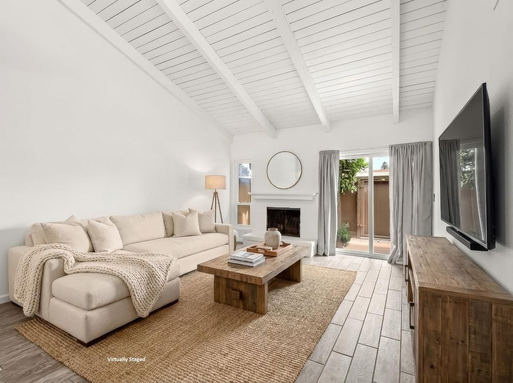 Image 4 of property listing at 355 W Sierra Avenue # 110, Fresno, CA 93704