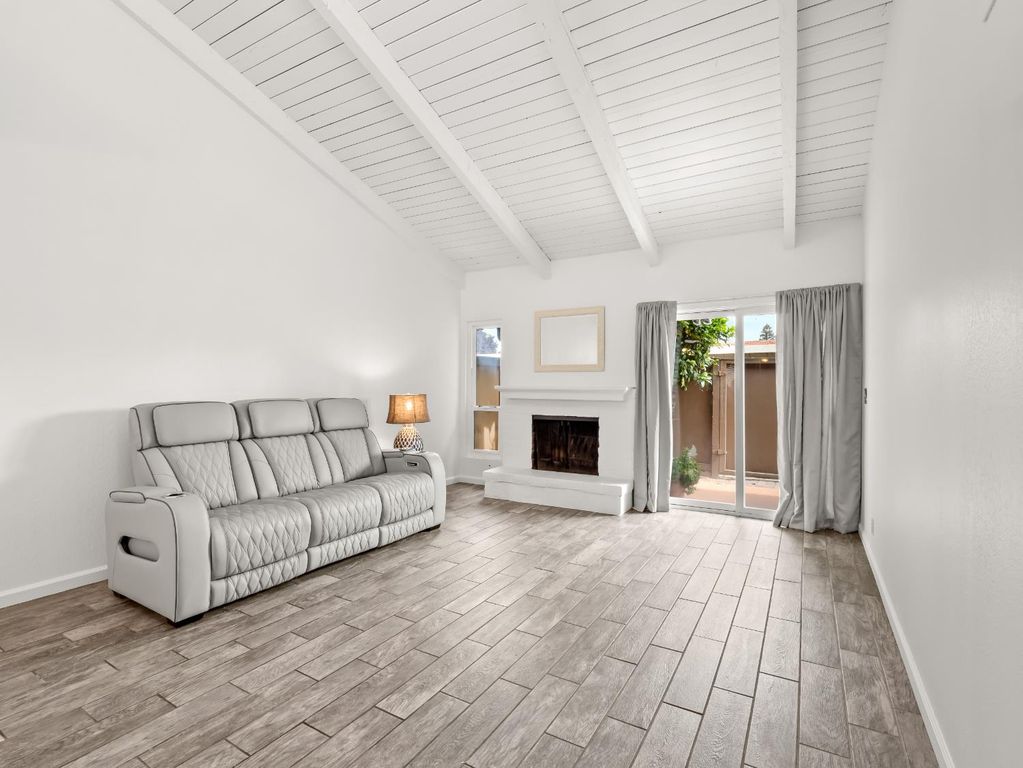 Image 5 of property listing at 355 W Sierra Avenue # 110, Fresno, CA 93704