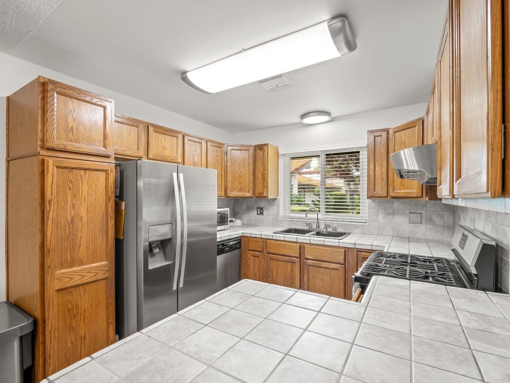 Image 8 of property listing at 355 W Sierra Avenue # 110, Fresno, CA 93704