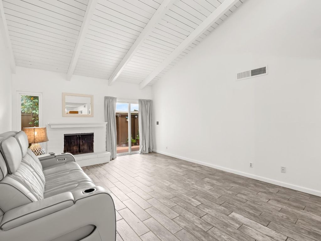 Image 9 of property listing at 355 W Sierra Avenue # 110, Fresno, CA 93704