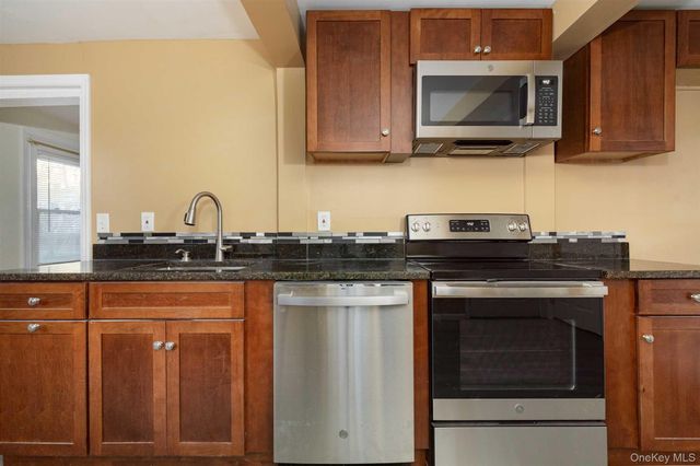 90 S HAMILTON Street, Poughkeepsie, NY 12601