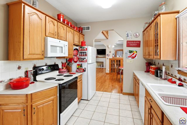 1607 NW Lower Silver Lake RD, Topeka, KS 66608